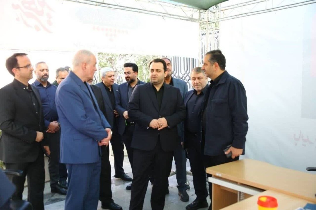 حضور مدیرعامل و جمعی از مدیران بانک ملی ایران در آیین وداع با رهبر شهید انقلاب در مصلای تهران و بازدید از موکب‌های خدمت‌رسانی به زائرین