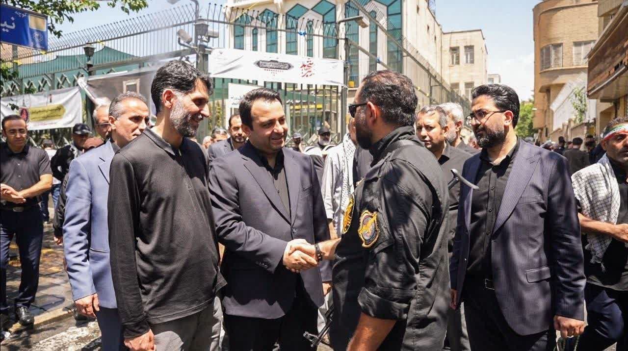 حضور مدیرعامل و جمعی از مدیران بانک ملی ایران در مراسم تشییع رهبر شهید و بازدید از موکب‌های خدمت‌رسانی به عزاداران